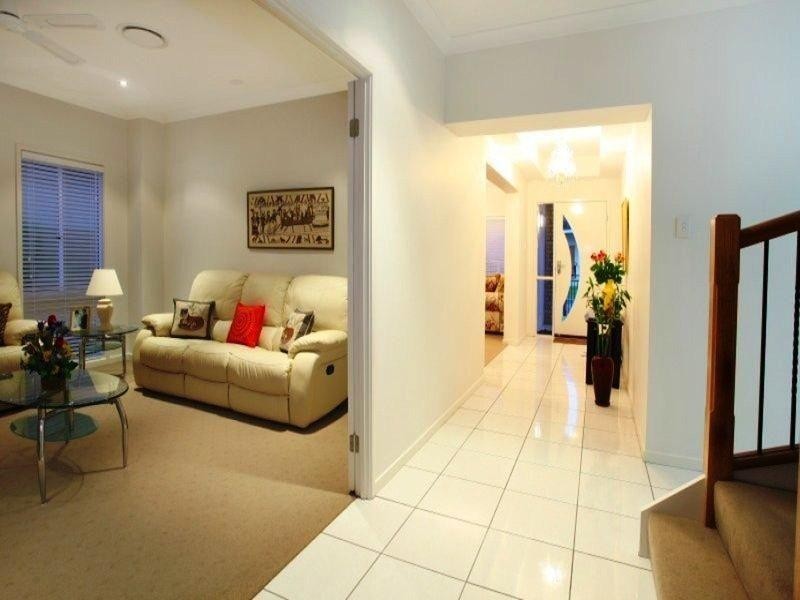 17 Valetta Crescent, Varsity Lakes QLD 4227