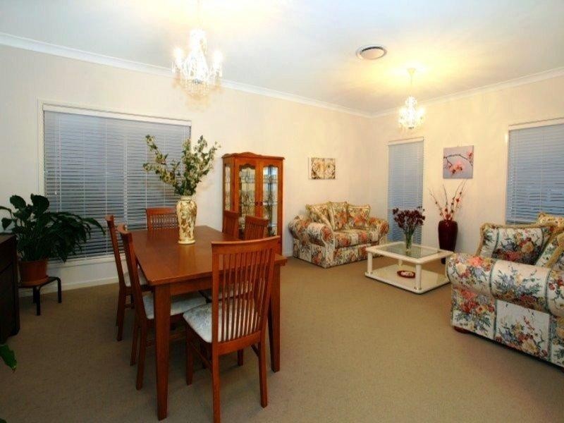 17 Valetta Crescent, Varsity Lakes QLD 4227