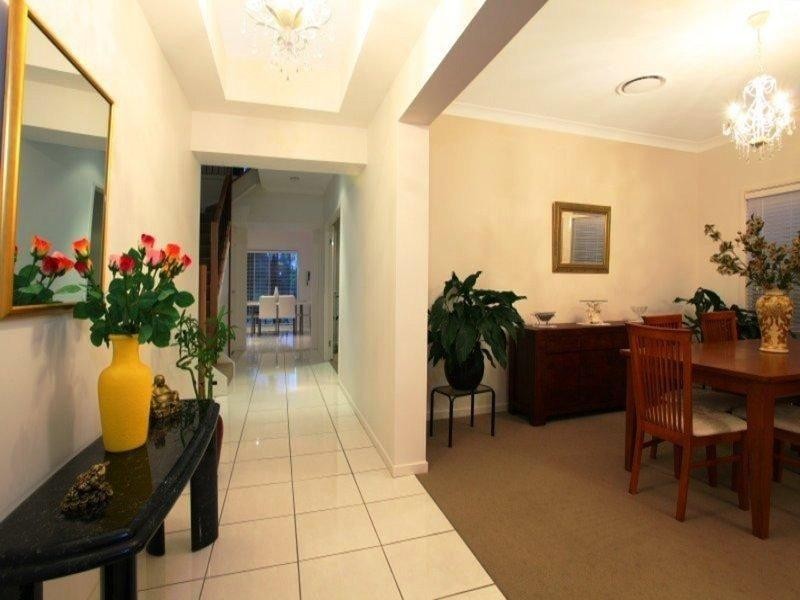 17 Valetta Crescent, Varsity Lakes QLD 4227