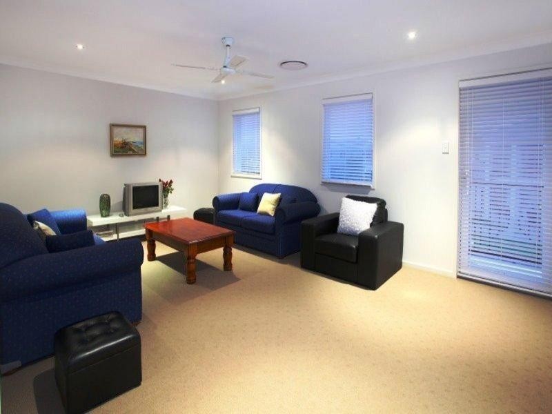 17 Valetta Crescent, Varsity Lakes QLD 4227