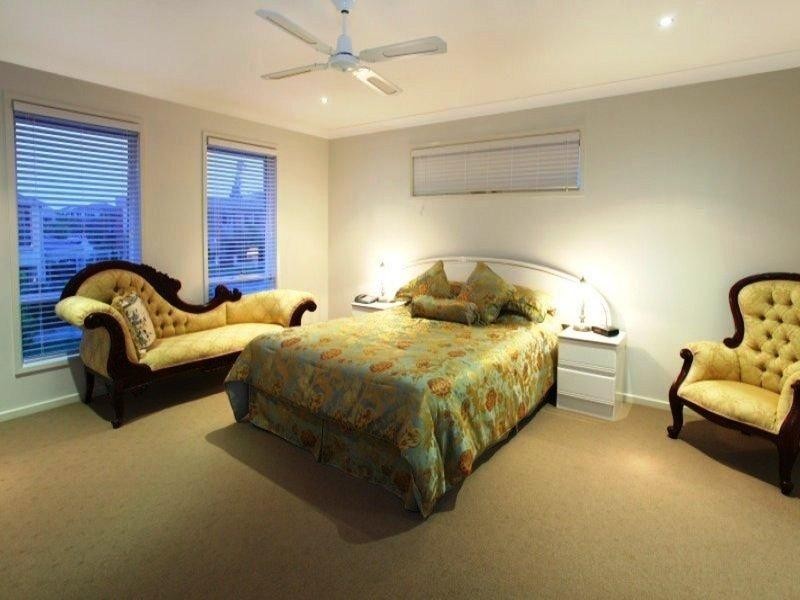 17 Valetta Crescent, Varsity Lakes QLD 4227