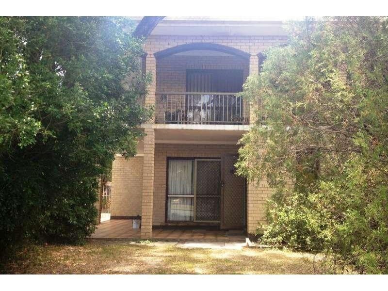 1/8 Royal Palm Court, Southport QLD 4215