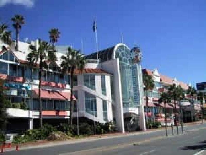 1/8 Royal Palm Court, Southport QLD 4215