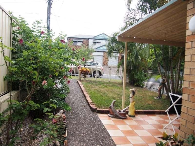 2/14 Louise Street, Southport QLD 4215