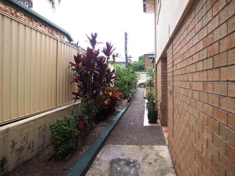 2/14 Louise Street, Southport QLD 4215