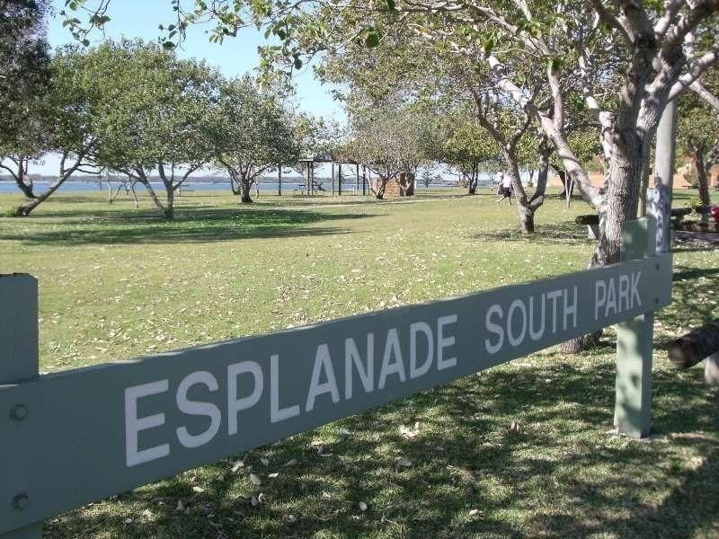 2/14 Errol Avenue, Paradise Point QLD 4216
