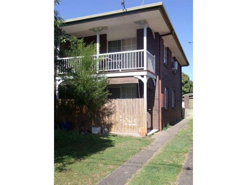 2/14 Errol Avenue, Paradise Point QLD 4216