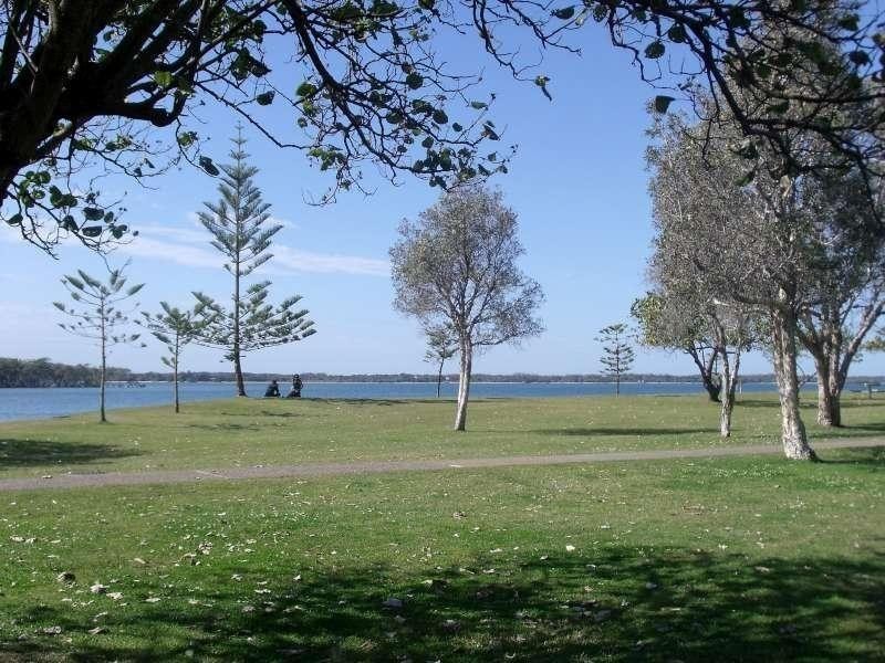 2/14 Errol Avenue, Paradise Point QLD 4216