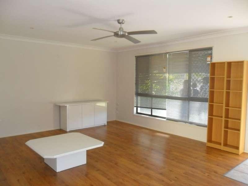 12A Jarmo Crescent, Southport QLD 4215