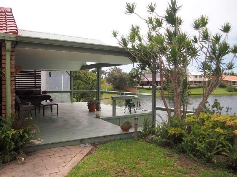 30 Wild Duck Drive, Mermaid Waters QLD 4218