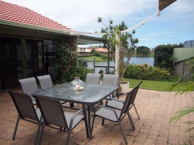 30 Wild Duck Drive, Mermaid Waters QLD 4218