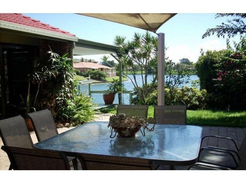 30 Wild Duck Drive, Mermaid Waters QLD 4218