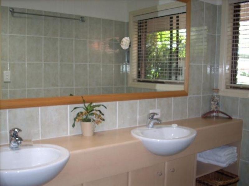 30 Wild Duck Drive, Mermaid Waters QLD 4218