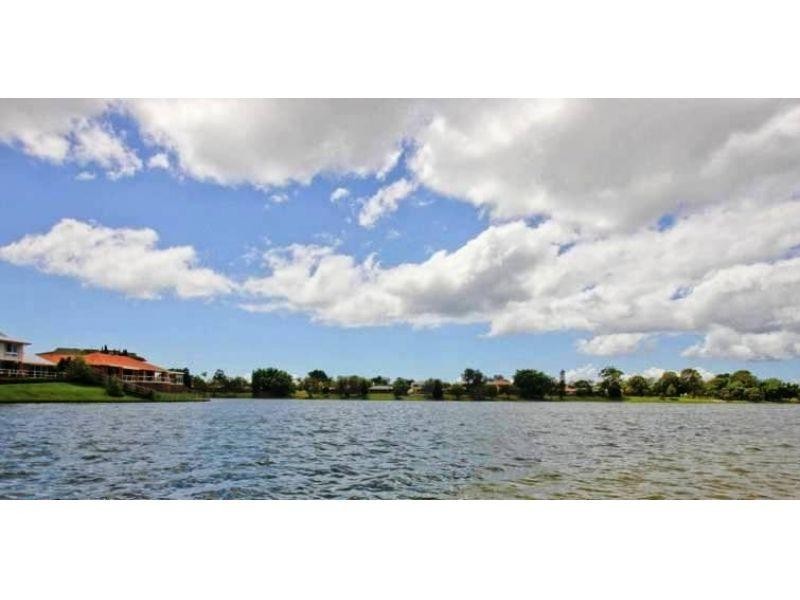 30 Wild Duck Drive, Mermaid Waters QLD 4218
