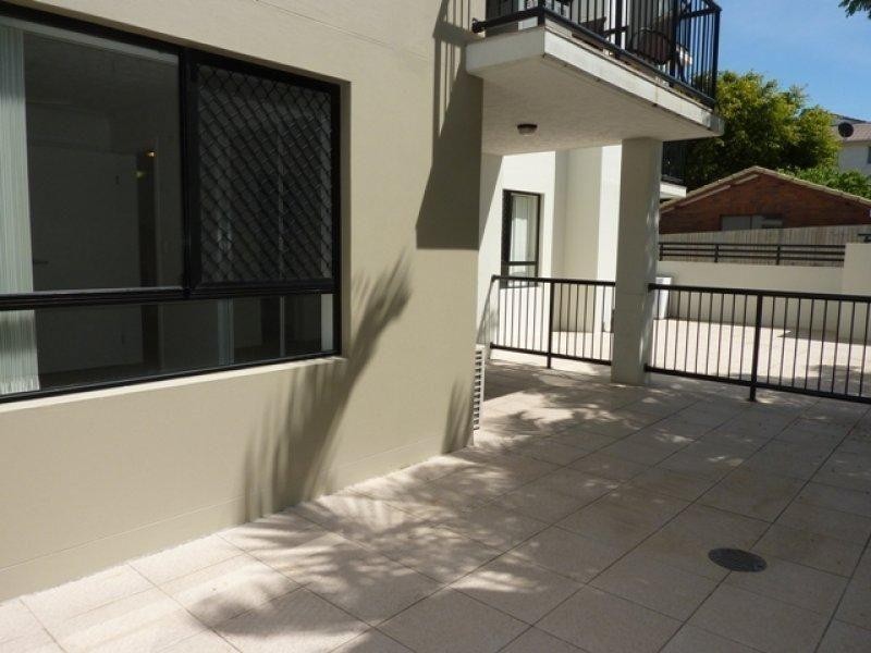 2/15 Lloyd Street, Southport QLD 4215
