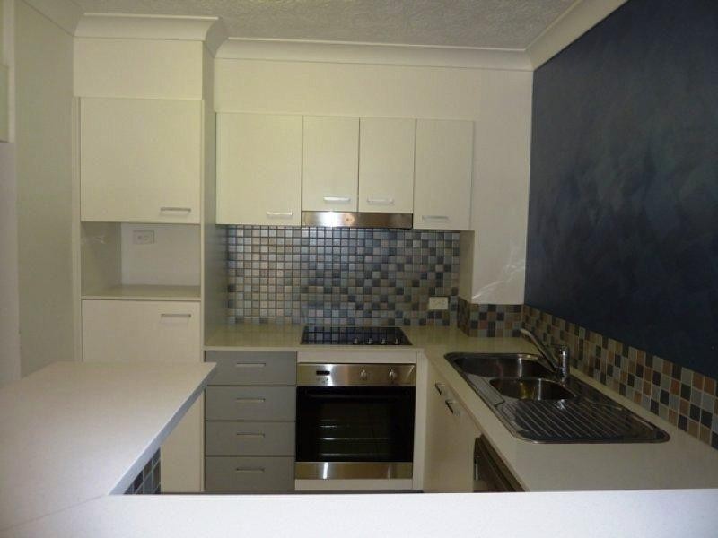 2/15 Lloyd Street, Southport QLD 4215