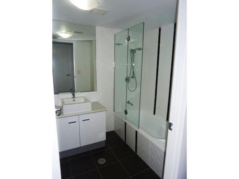 2/15 Lloyd Street, Southport QLD 4215