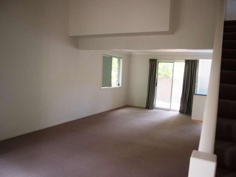 3/129 Eugaree Street, Southport QLD 4215