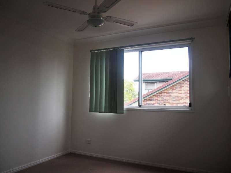 3/129 Eugaree Street, Southport QLD 4215