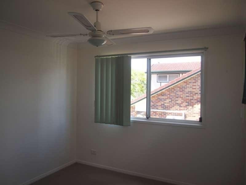 3/129 Eugaree Street, Southport QLD 4215