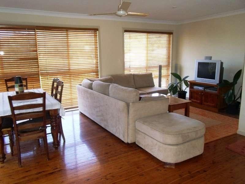 11 Whitecap Close, Pacific Pines QLD 4211