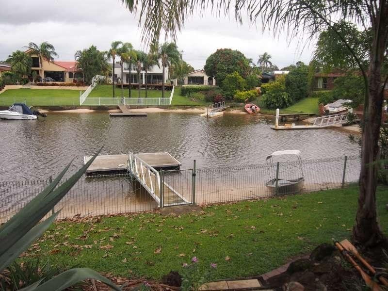 20 De Haviland Avenue, Benowa QLD 4217