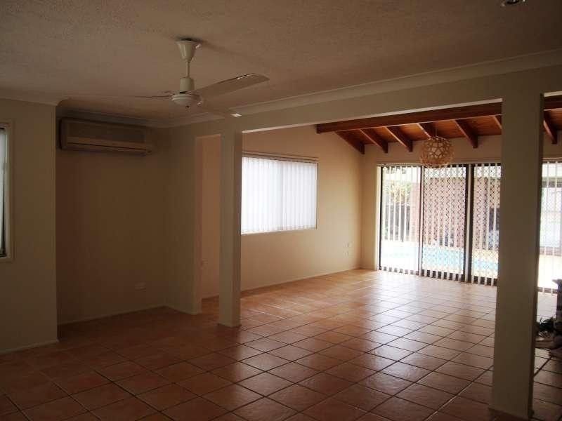 20 De Haviland Avenue, Benowa QLD 4217