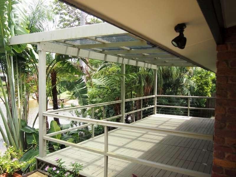 20 De Haviland Avenue, Benowa QLD 4217