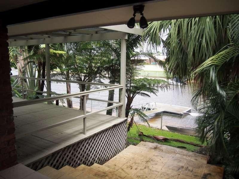 20 De Haviland Avenue, Benowa QLD 4217