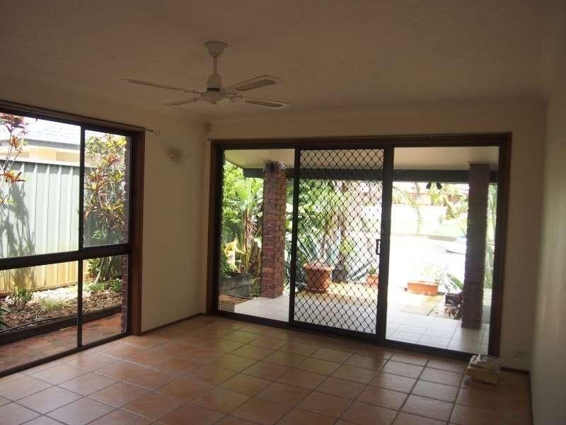 20 De Haviland Avenue, Benowa QLD 4217