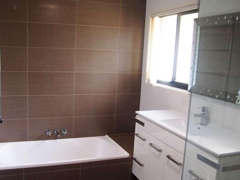 20 De Haviland Avenue, Benowa QLD 4217