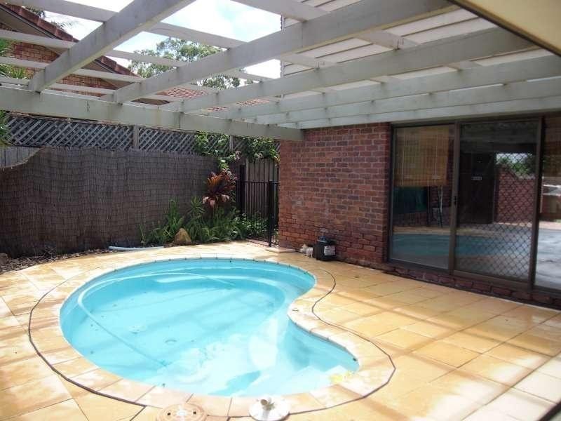 20 De Haviland Avenue, Benowa QLD 4217