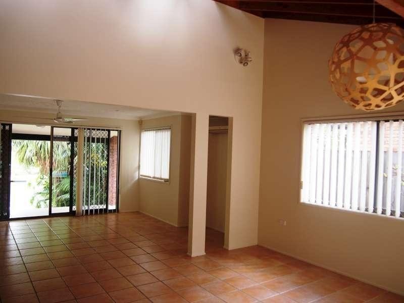 20 De Haviland Avenue, Benowa QLD 4217