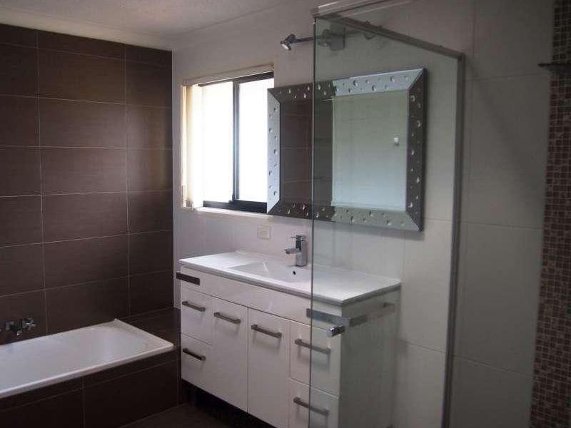 20 De Haviland Avenue, Benowa QLD 4217