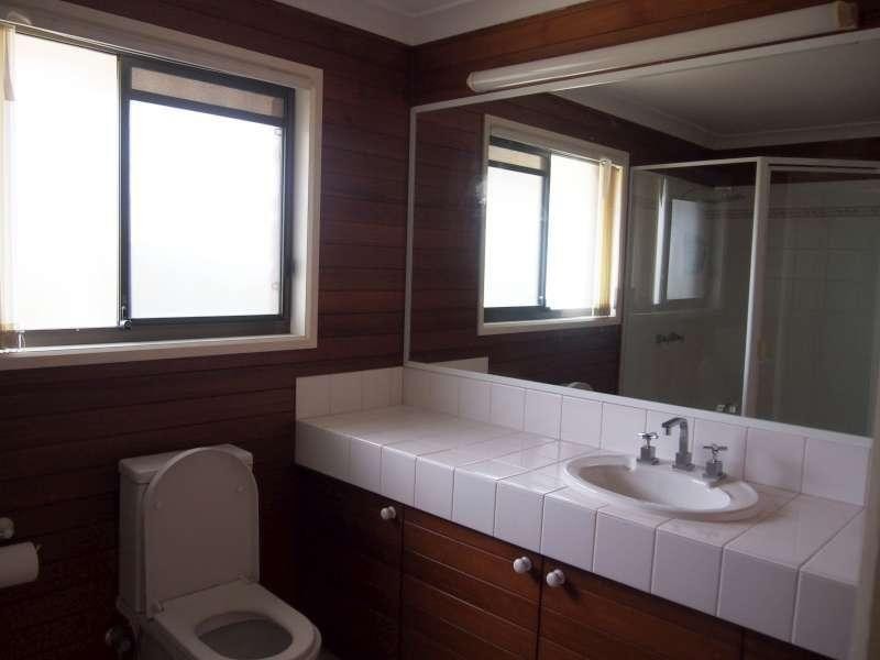 20 De Haviland Avenue, Benowa QLD 4217