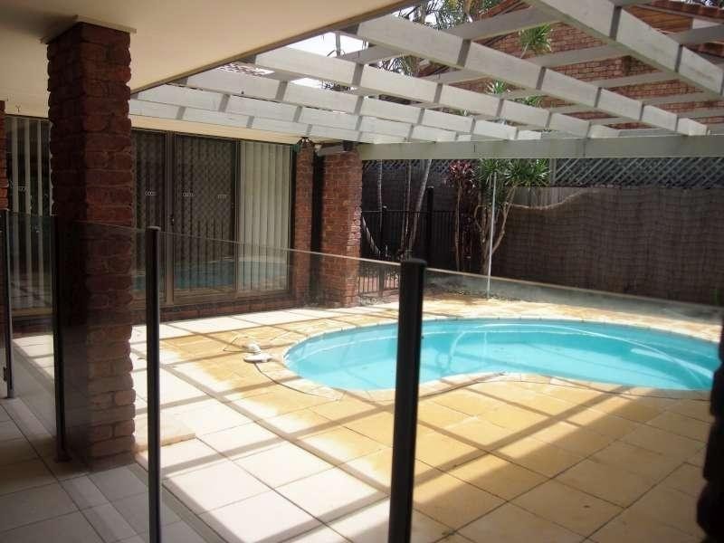 20 De Haviland Avenue, Benowa QLD 4217