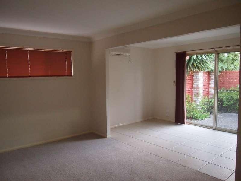 2/7 Maidenhair Place, Robina QLD 4226