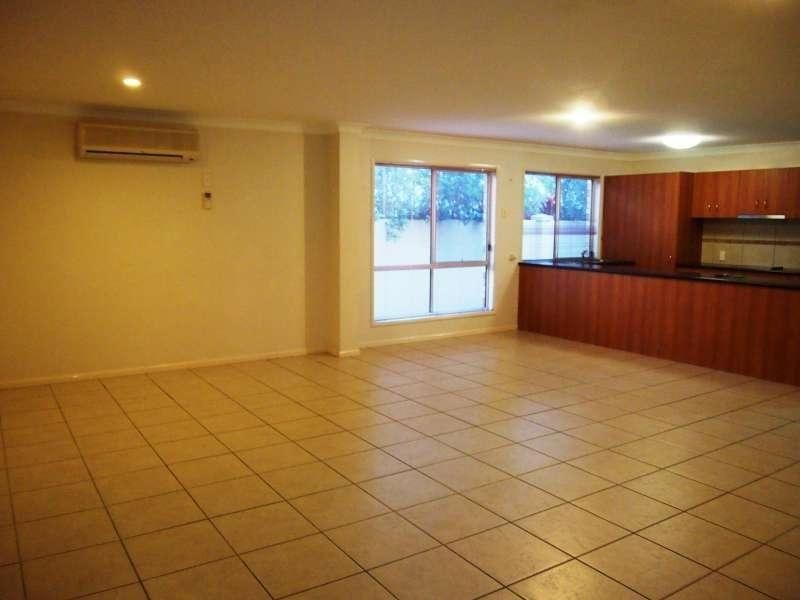 2/7 Maidenhair Place, Robina QLD 4226