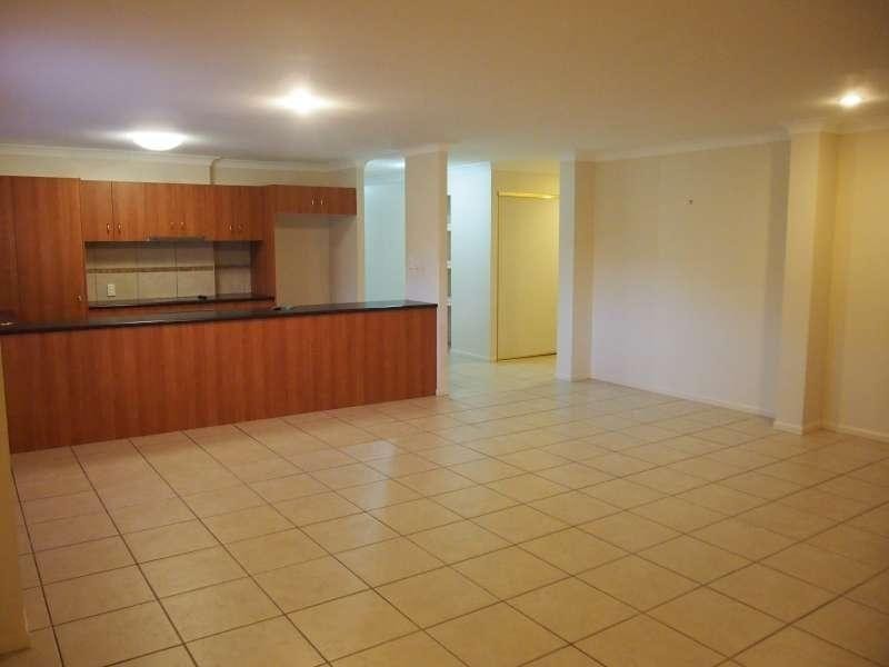 2/7 Maidenhair Place, Robina QLD 4226