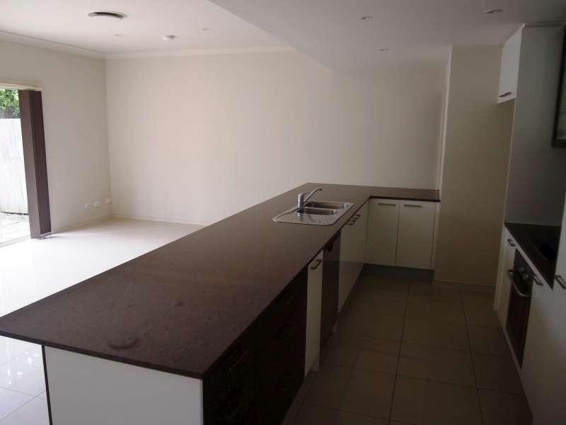 2/18 Minnie Street, Southport QLD 4215