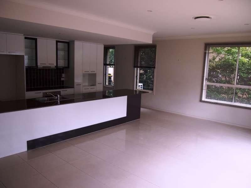 2/18 Minnie Street, Southport QLD 4215