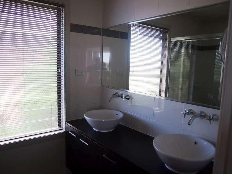 2/18 Minnie Street, Southport QLD 4215