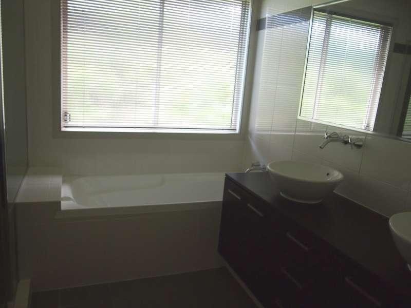 2/18 Minnie Street, Southport QLD 4215