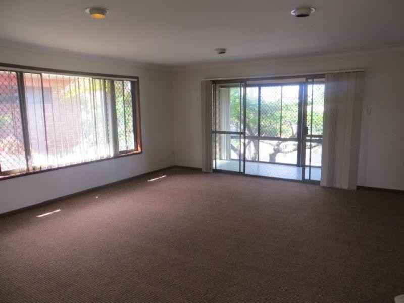 2/109 Bundall Road, Bundall QLD 4217