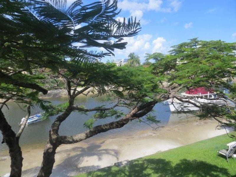 2/109 Bundall Road, Bundall QLD 4217