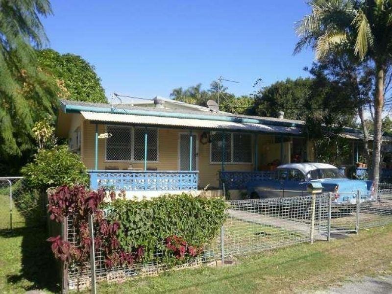 2/8 Teresa Easement, Labrador QLD 4215