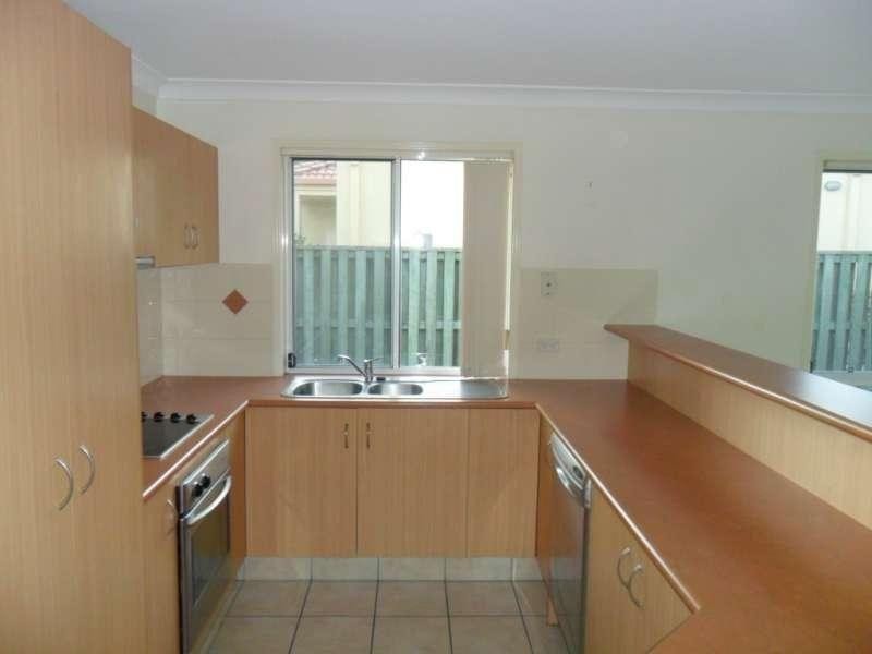 32 Madasin Close, Arundel QLD 4214