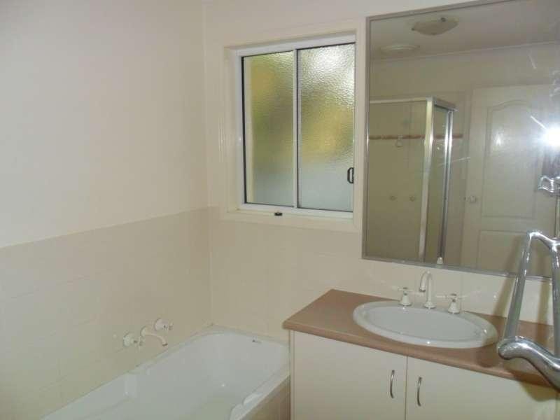 32 Madasin Close, Arundel QLD 4214