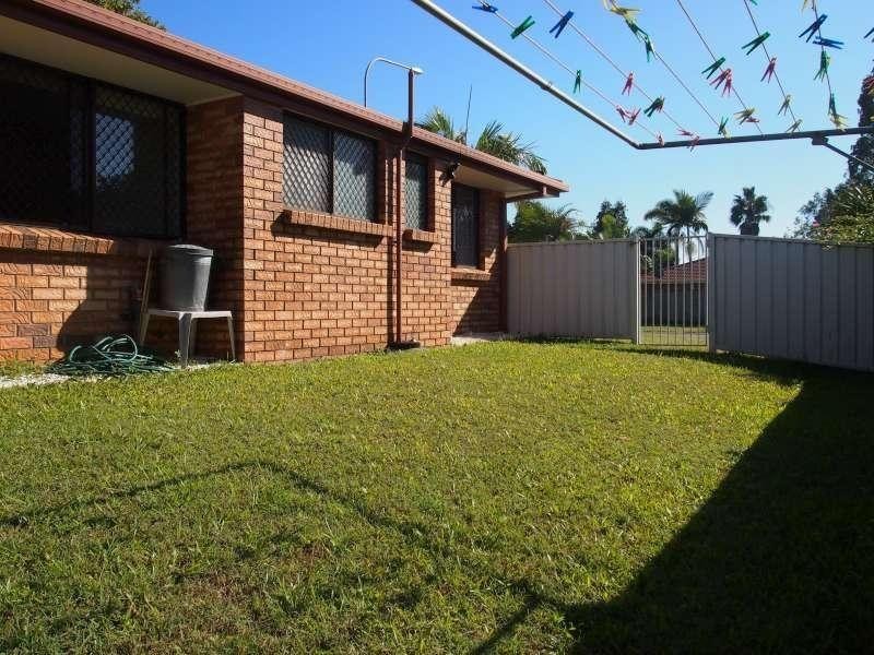 2/165 Olsen Avenue, Labrador QLD 4215