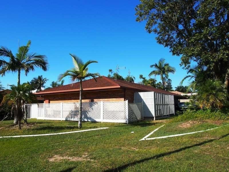 2/165 Olsen Avenue, Labrador QLD 4215